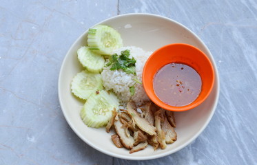 vegetarian rice steamed with chicken made from gluten