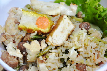 vegetarian fried rice with vegetable and tofu on bowl