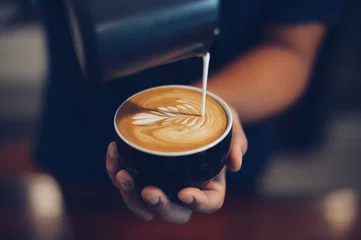 Foto op Plexiglas kopje koffie latte in coffeeshop © chayathon2000