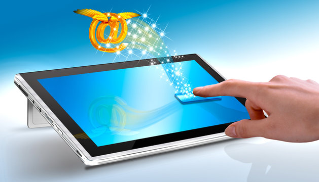 Tablet PC mit Hand E-Mail senden