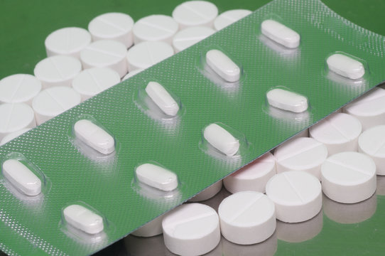 White pills paracetamol paceblo tablets and one cetirizine blist