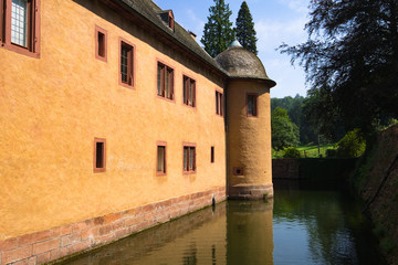 Fototapeta na wymiar Schloss Mespelbrunn