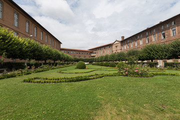 Fototapeta na wymiar Hotel Dieu in Toulouse, former pilgrims hospital on the Camino de Santiago, World Heritage Site