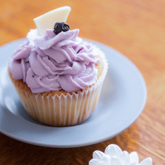 Muffin with blueberry cream