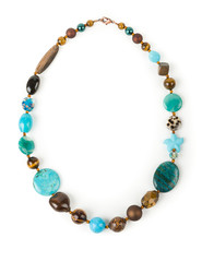 Necklace of serpentine, ophite and chalcedony.
