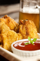 Crispy fried chicken wings 