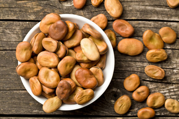 dried broad beans in bowl