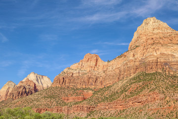 beeindruckende rot wei&szlig;e Felsformationen in unber&uuml;hrter Natur in Amerikas Western