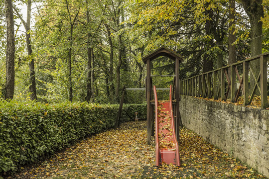 parco giochi in autunno