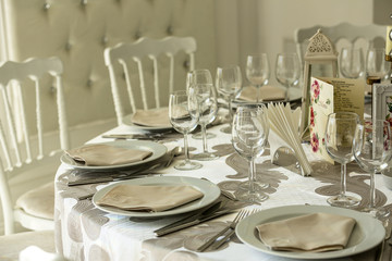 Wedding table arrangements with glases and plates