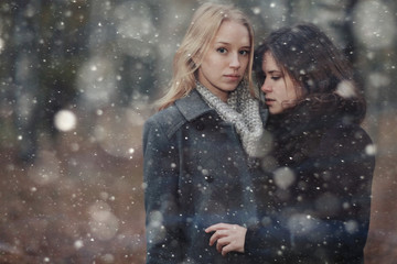Two girl friends portrait winter - obrazy, fototapety, plakaty