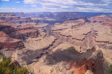 malerische Farben und Felsformationen im Grand Canyon