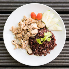 Chicken stir fried with garlic and pepper