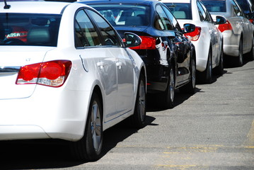 Fototapeta na wymiar Cars in a parking lot in the USA 
