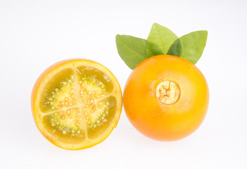 Fototapeta na wymiar Lulo o naranjilla fruta tropical - Solanum quitoense.