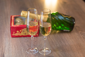 Glasses of champagne with gift box