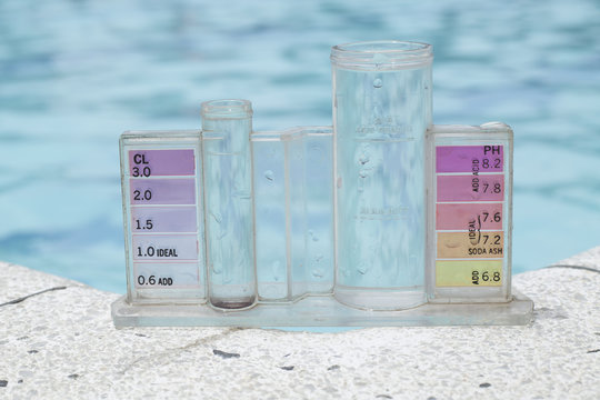 Medidor de ph y cloro de piscina.