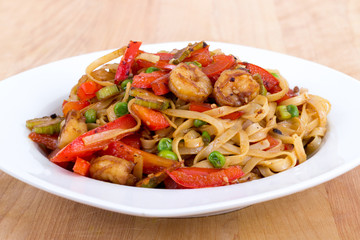 Shrimp sauté noodle with red pepper
