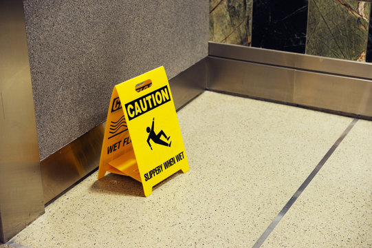 slip when wet warning sign