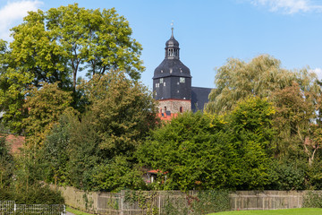 Blick auf den Kirchturm der Kirche St. Marien in Harzgerode