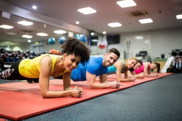 Fit people working out in fitness class - obrazy, fototapety, plakaty