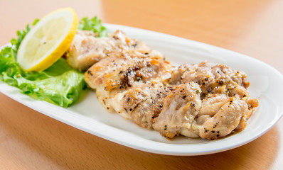 鶏肉のハーブ塩グリル焼き