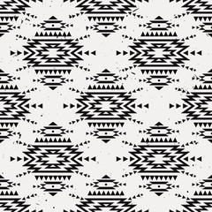 Obraz premium Vector grunge monochrome seamless decorative ethnic pattern. American indian motifs. Background with aztec tribal ornament.