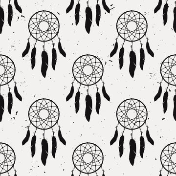 Vector grunge seamless pattern with dream catchers