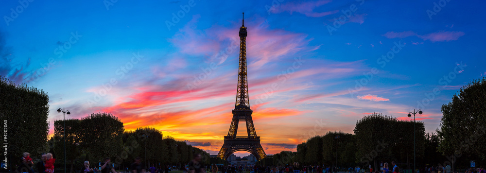 Poster Eiffel Tower at sunset in Paris