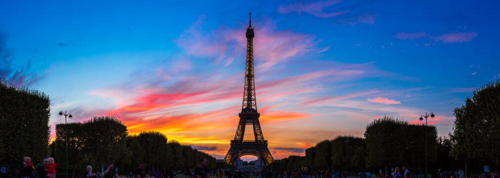 Fototapeta Eiffel Tower at sunset in Paris