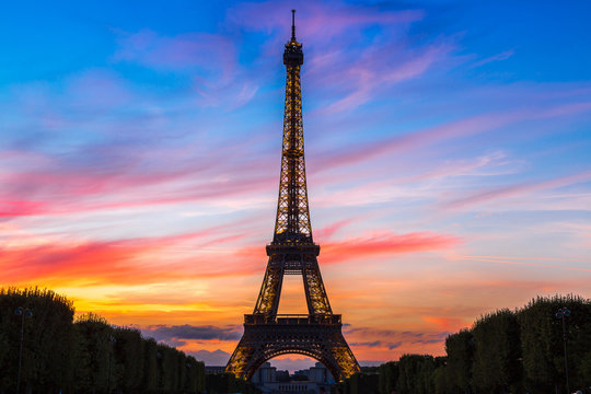 Fototapeta Eiffel Tower at sunset in Paris