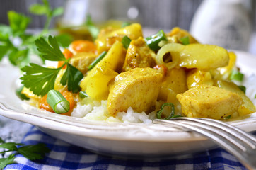 Chicken curry stewed with apple.