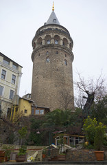Fototapeta na wymiar Галатская башня пасмурным январским днем. Стамбул