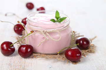 Obraz na płótnie Canvas Cherry yogurt and cherry