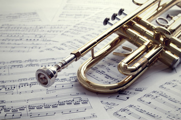 Trumpet on sheet music - 94208468