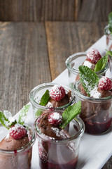 Mousse auf Chocolat im Becher