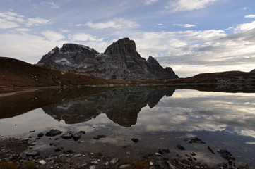 Dolomites  / The Dolomites  are a mountain range located in northeastern Italy. They form a part of the Southern Limestone Alps and extend from the River Adige to the Piave Valley.