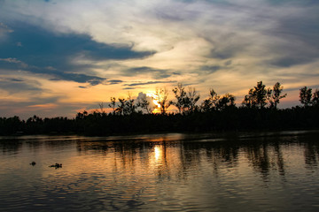 Naklejka premium Sunset at Bang Pakong River in Thailand.