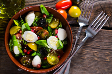 Salad with cherry tomatoes, quail eggs and mozzarella