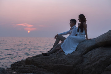 pre wedding outdoor romantic sunset
