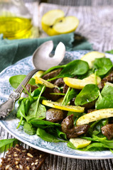 Baby spinach salad with beef liver and apple.