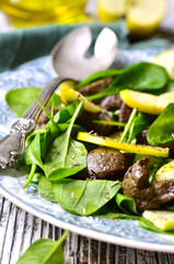 Baby spinach salad with beef liver and apple.