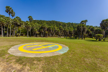 Obraz premium Helicopter pad on a grass glade