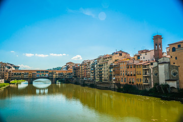 Fototapeta na wymiar Pone Vecchio over Arno river in Florence, Italy.