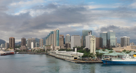 Fototapeta na wymiar Panorama of Honolulu at Sunset