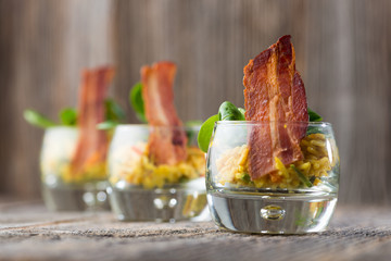 Speckship mit Reissalat als Vorspeise
