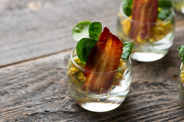 Speckship mit Reissalat als Vorspeise