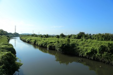 Fototapeta na wymiar 川と田園風景
