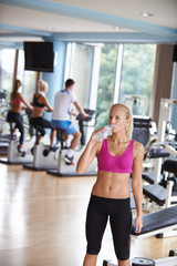 Fototapeta premium woman in fitness gym drink water