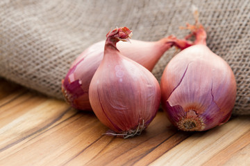 organic shallots